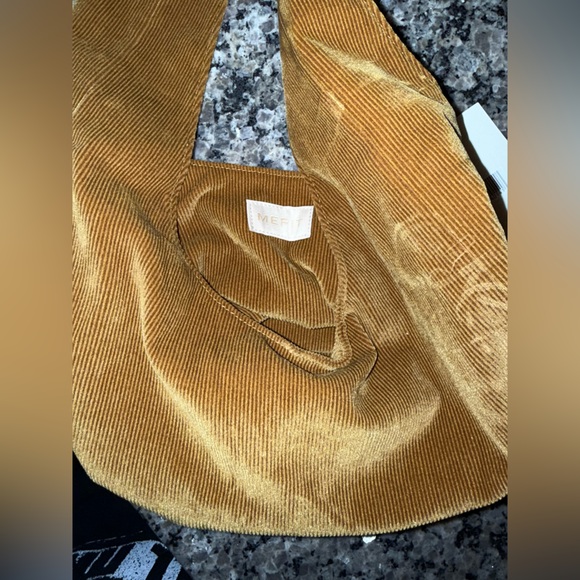 Merit Beauty ONLY THE SIGNATURE MAKEUP BAG (without products) - Picture 10 of 12